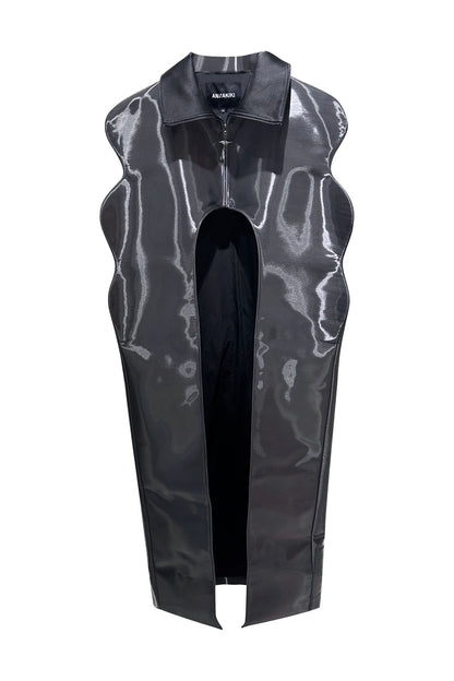 Long cape with wavy profile