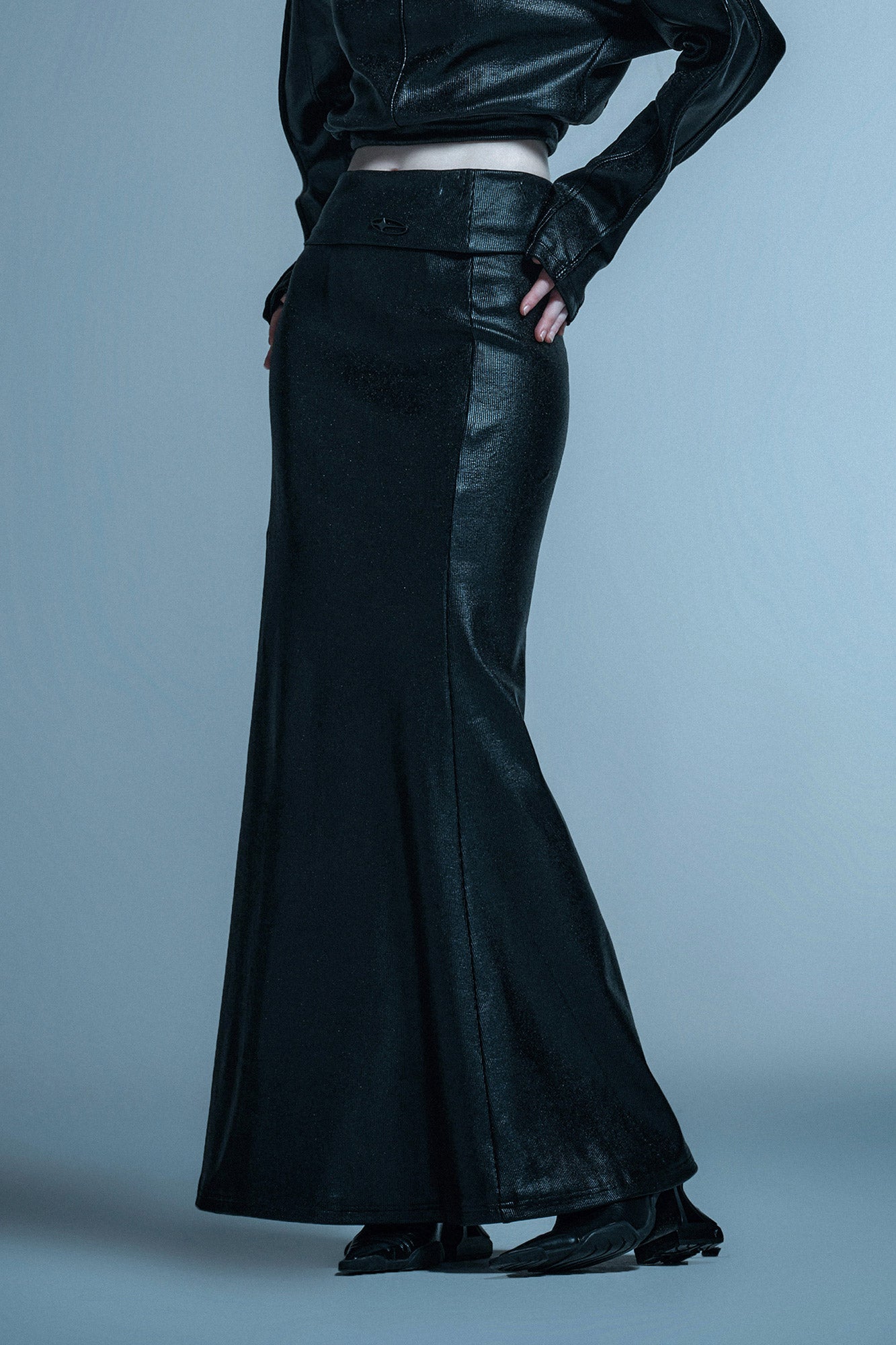 Folding low waisted long skirt