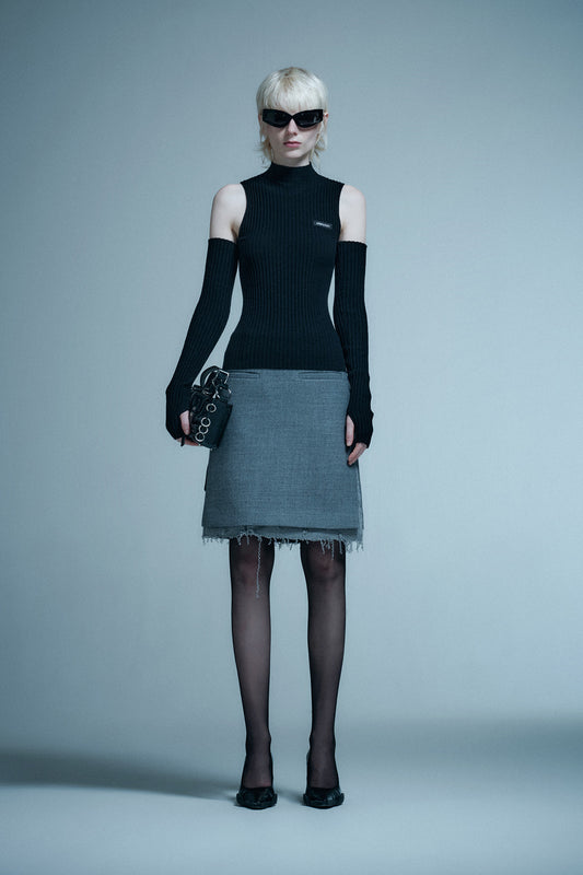 Half-waist skirt with split raw edge