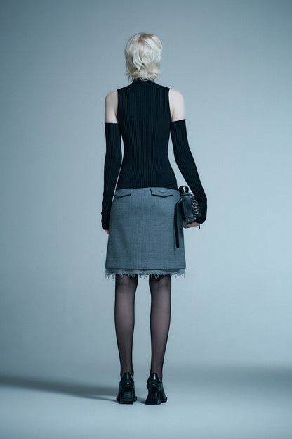 Half-waist skirt with split raw edge
