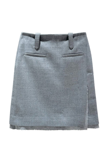 Half-waist skirt with split raw edge