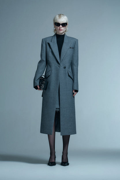Three-dimensional waisted coat