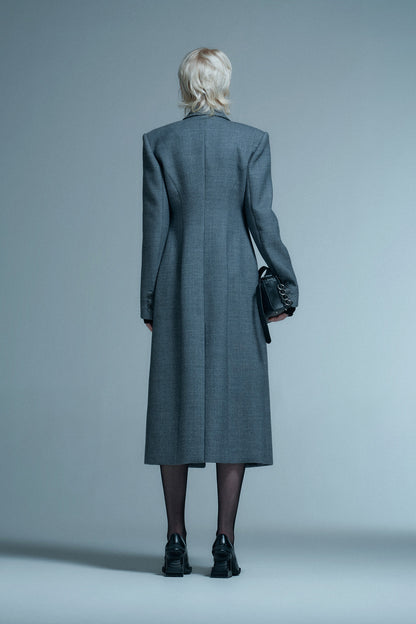 Three-dimensional waisted coat