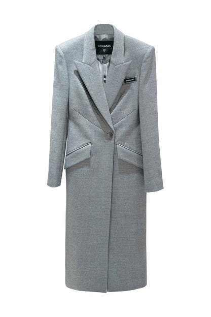 Three-dimensional waisted coat